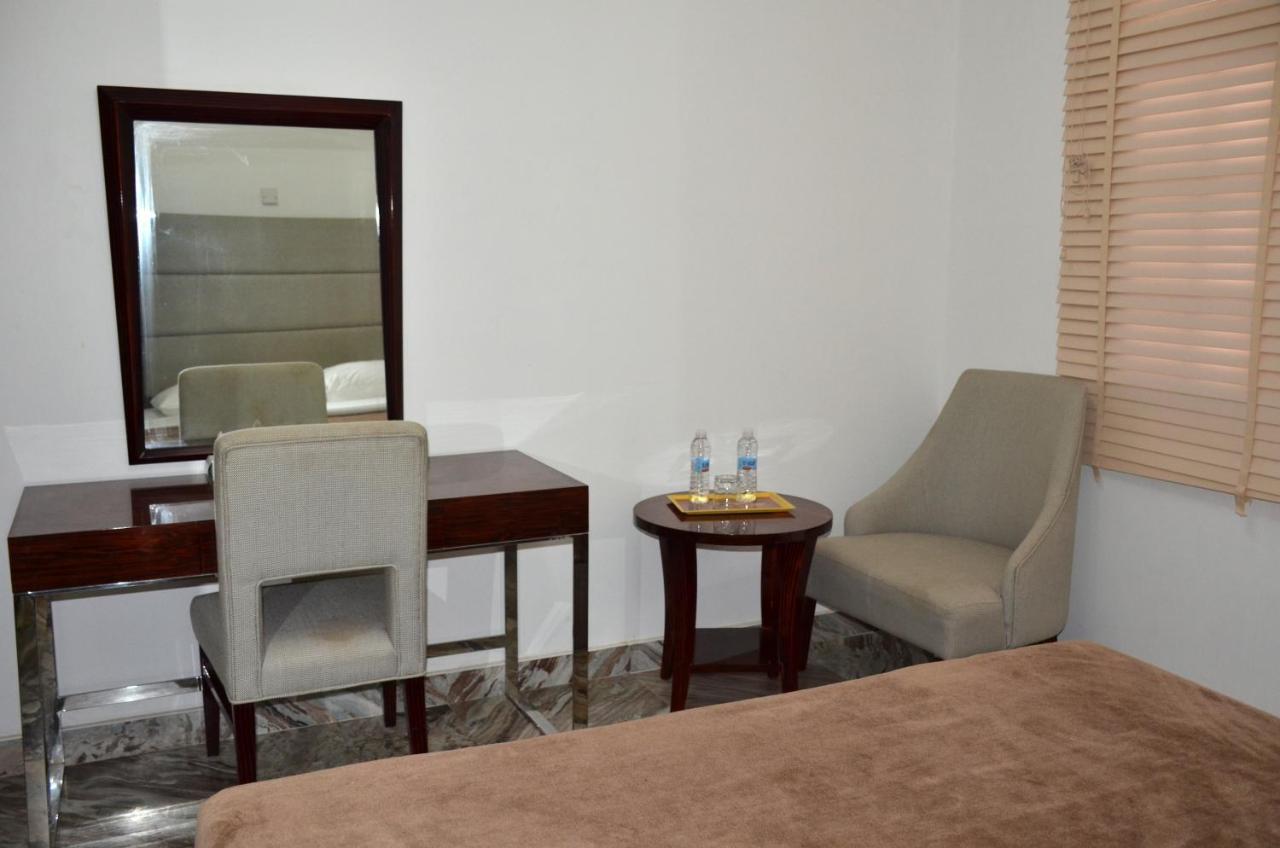 Al Huwayl Royal Suite Hotel Apartments المظهر الخارجي الصورة